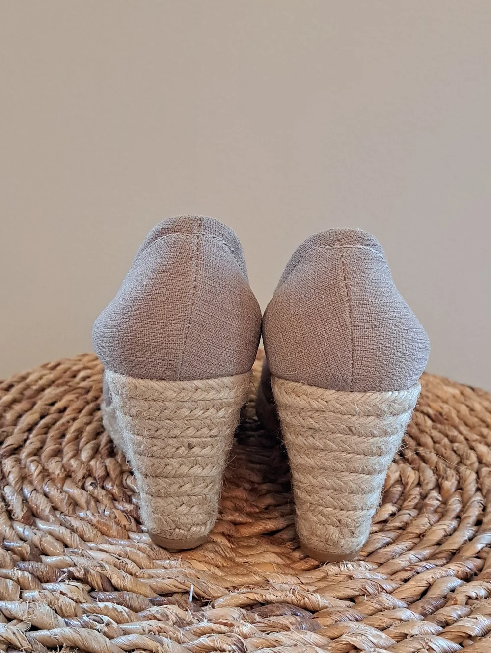 Bettye Muller Womens Tan Canvas Summer/Preppy Espadrille Wedge Sandals 37/6.5